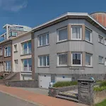 Vakantiewoning voor 12 met garages terras tuin