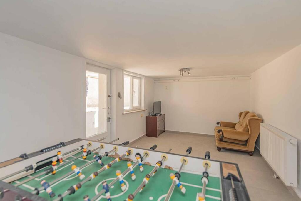 Vakantiewoning Voor 12 Met Garages Terras Tuin *